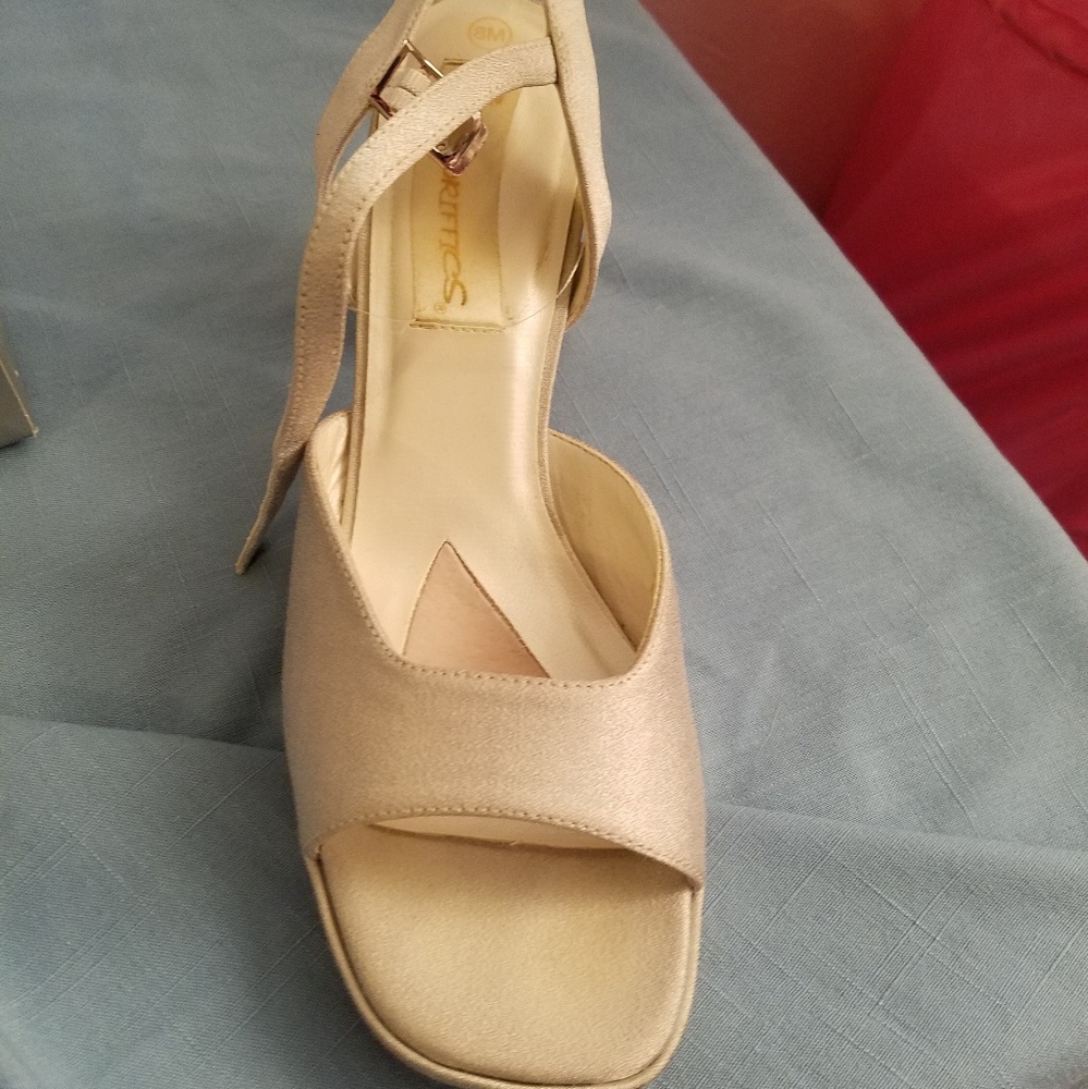 Size 8 women sandal